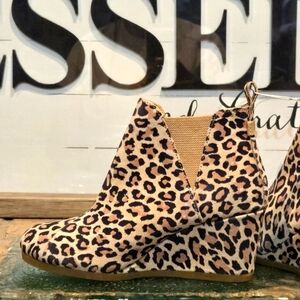 TOMS Kelsey Wedge Bootie Leopard Print Sz 6